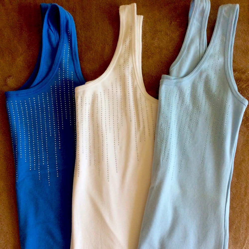 Tank Top Bundle. 3 Tops in Size M-L